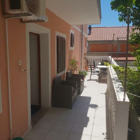 Guest House Alisa Хвар Экстерьер фото