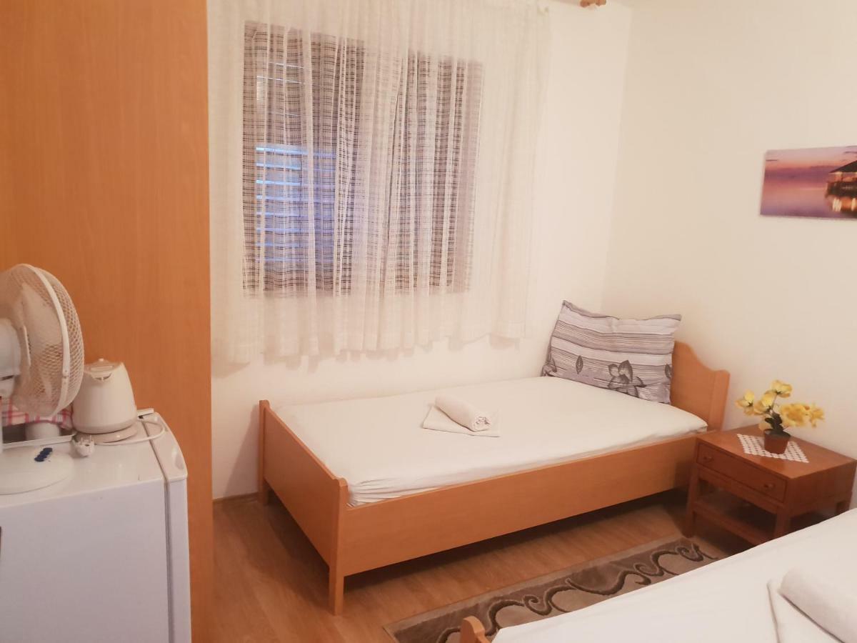 Guest House Alisa Хвар Экстерьер фото