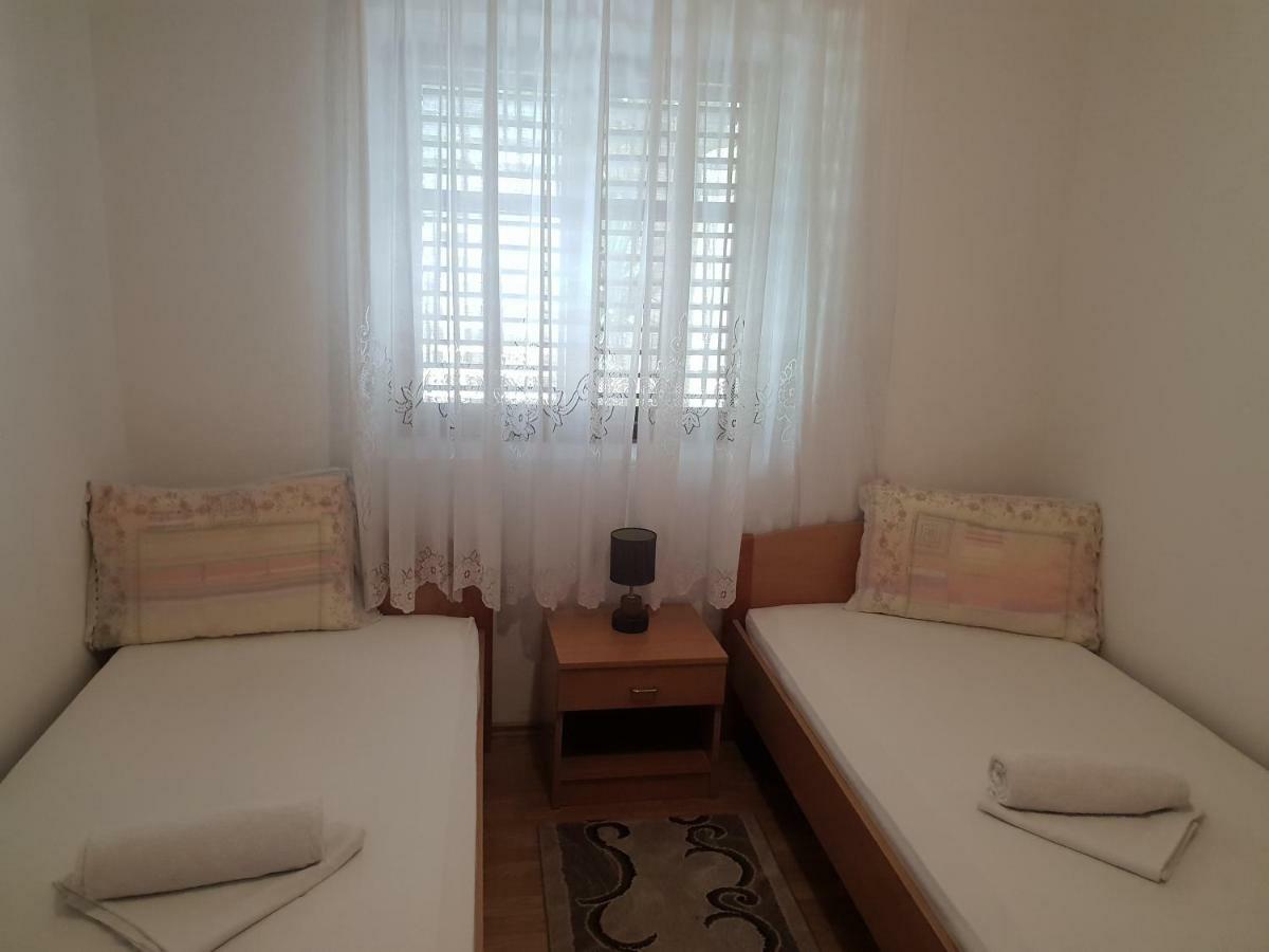Guest House Alisa Хвар Экстерьер фото