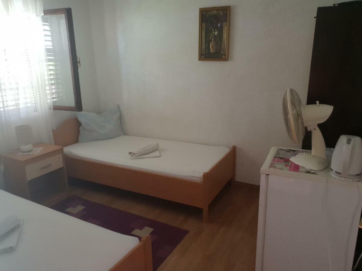 Guest House Alisa Хвар Экстерьер фото