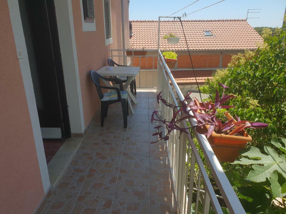 Guest House Alisa Хвар Экстерьер фото