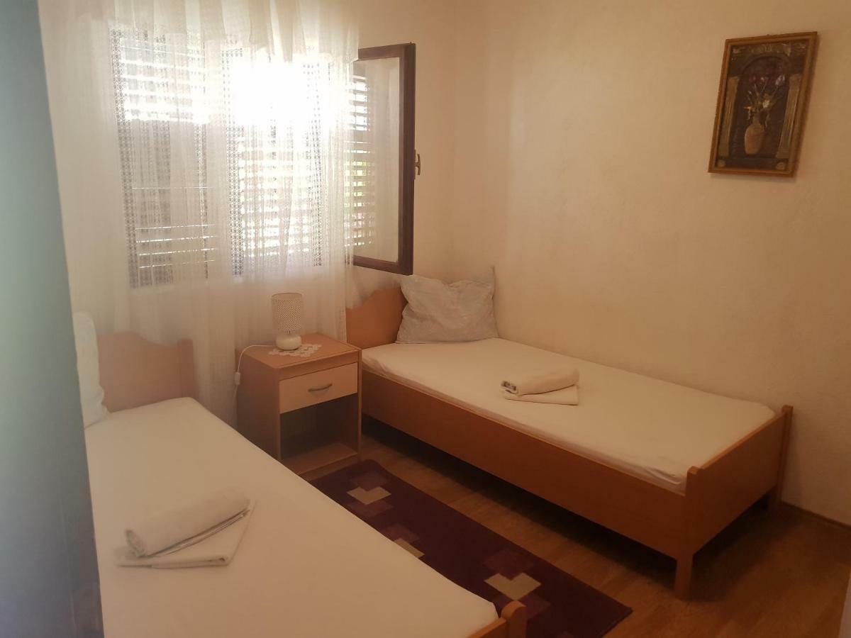 Guest House Alisa Хвар Экстерьер фото