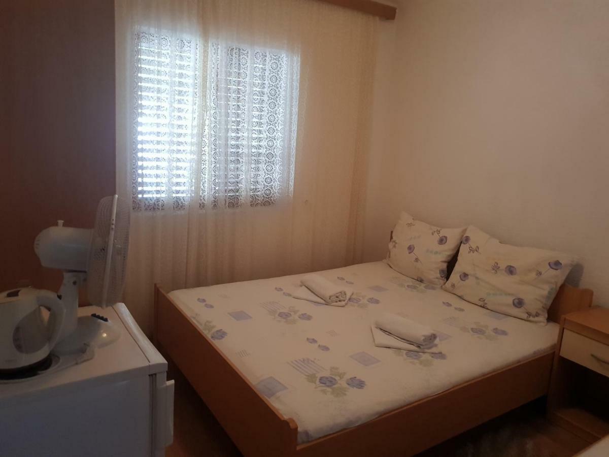 Guest House Alisa Хвар Экстерьер фото