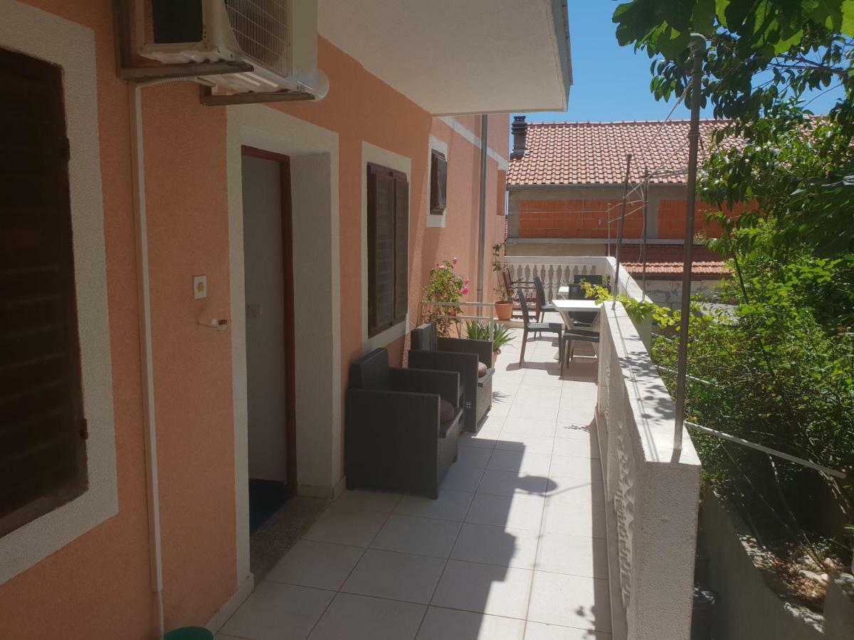 Guest House Alisa Хвар Экстерьер фото
