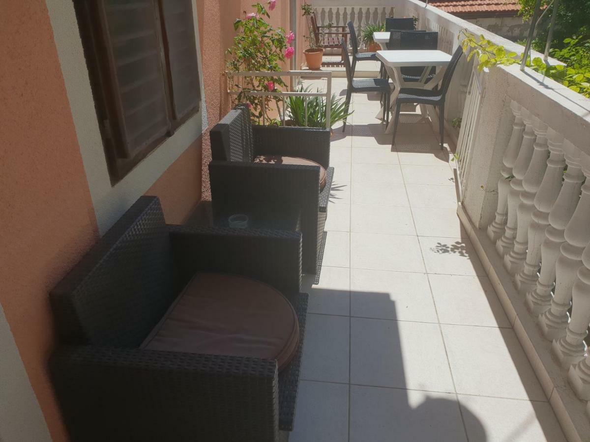 Guest House Alisa Хвар Экстерьер фото